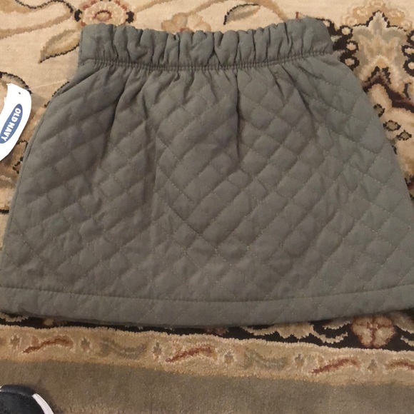 Quilted olive green skirt w pink bow 2T Old Navy - Picture 3 of 4